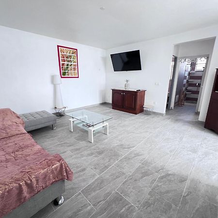 Elegant Appartement T3 Chataigne : Spacieux Сен-Лу Екстериор снимка